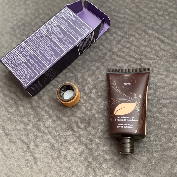 NIB Tarte Amazonian Clay Foundation - Picture 5 of 5